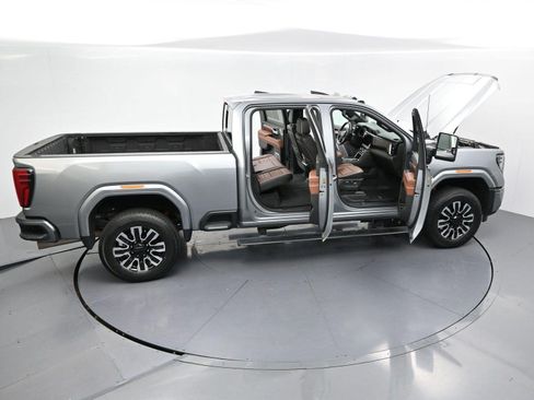 Used 2025 GMC Sierra 3500 Denali Ultimate AWD/4WD image 40