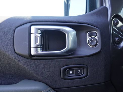 New 2026 Jeep Gladiator Mojave w/ Steel Bumper Group AWD/4WD image 11