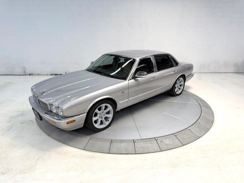 Used 2000 Jaguar XJ8 RWD image 13