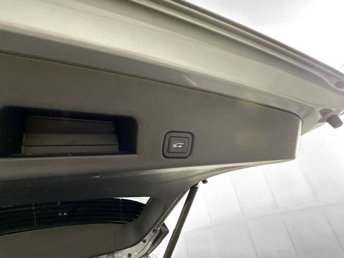 Used 2025 GMC Acadia Elevation image 29