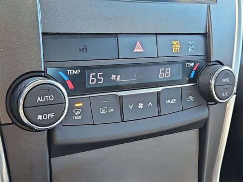 Used 2016 Toyota Camry LE image 12