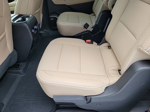 Used 2025 Buick Enclave Preferred w/ Super Cruise Package image 5