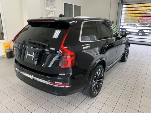 Certified 2025 Volvo XC90 B6 Plus image 4