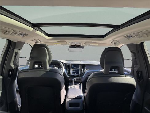 Used 2018 Volvo XC60 T5 Momentum w/ Protection Package Premier image 30