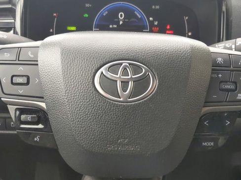 Used 2025 Toyota Camry SE FWD image 20
