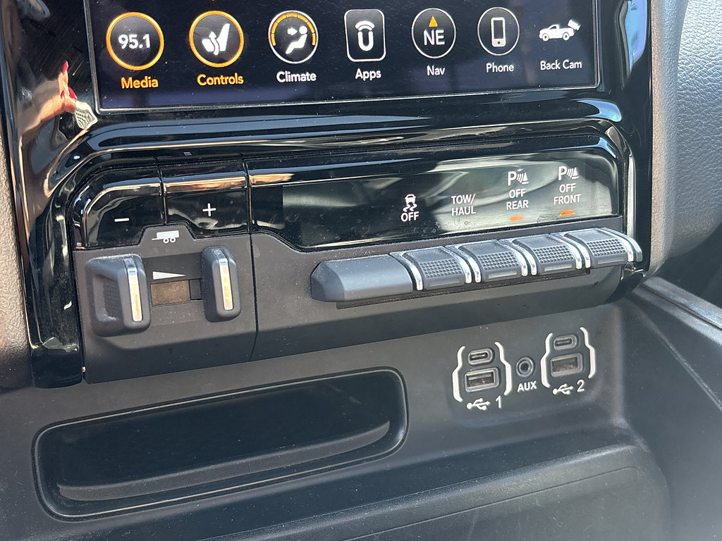Used 2020 RAM 1500 Laramie AWD/4WD image 13