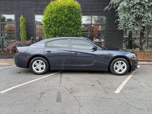Used 2019 Dodge Charger SXT RWD image 19