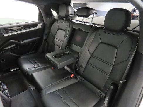Certified 2025 Porsche Cayenne E-Hybrid Coupe AWD/4WD image 44