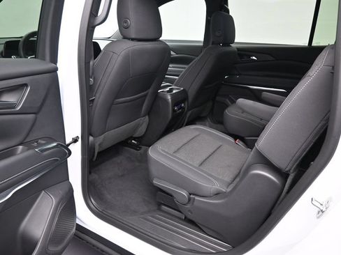 Used 2025 Chevrolet Traverse LT FWD image 14