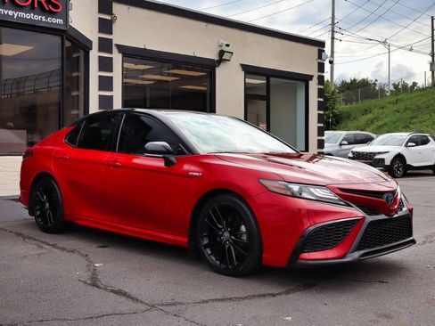Used 2021 Toyota Camry XSE w/ Cold Weather Package FWD image 4