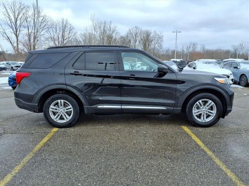 Certified 2023 Ford Explorer XLT w/ Equipment Group 202A image 9