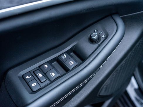 Used 2023 Jeep Grand Cherokee L Limited w/ Luxury Tech Group II image 15