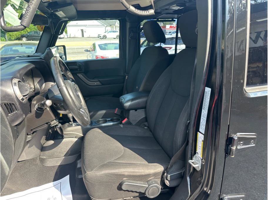 Used 2016 Jeep Wrangler Unlimited Sport w/ Connectivity Group AWD/4WD image 13
