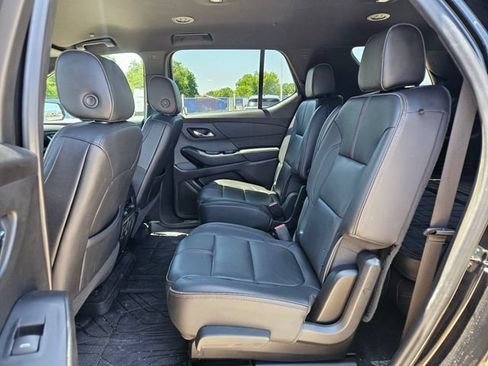 Used 2022 Chevrolet Traverse RS w/ LPO, Floor Liner Package FWD image 6