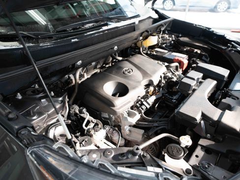 Used 2025 Toyota RAV4 XLE image 32