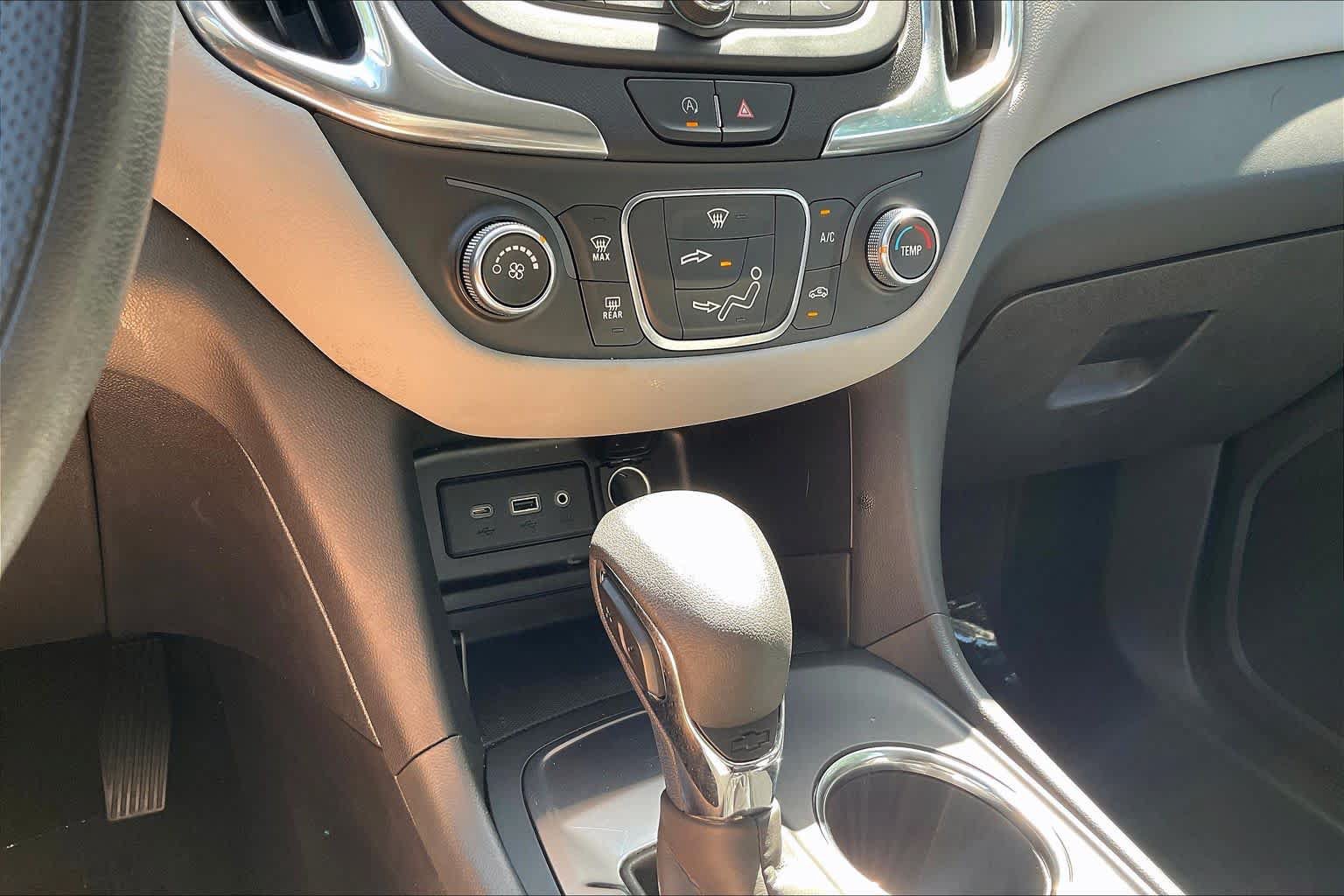 Used 2022 Chevrolet Equinox LS w/ LS Convenience Package FWD image 31