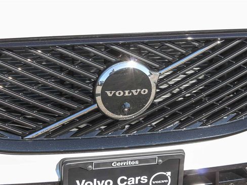 New 2026 Volvo XC60 B5 Plus w/ Climate Package PRO image 19