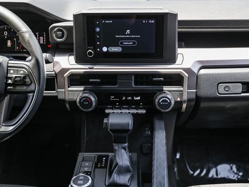 Used 2025 Toyota 4Runner SR5 AWD/4WD image 18
