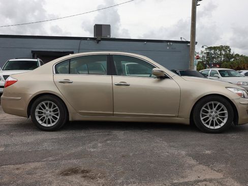 Used 2011 Hyundai Genesis 3.8 RWD image 13