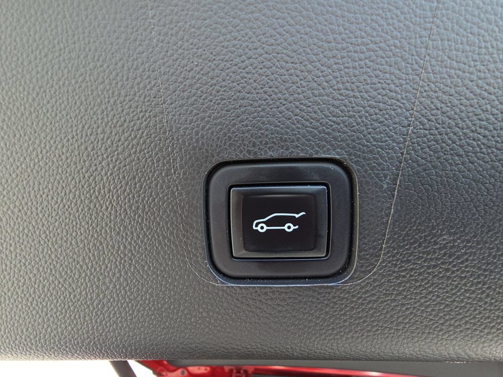 Used 2023 Chevrolet Traverse LT w/ LPO, Floor Liner Package AWD/4WD image 33