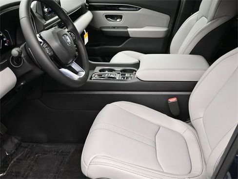 New 2025 Honda Pilot Touring image 23