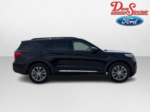 Used 2022 Ford Explorer XLT w/ Equipment Group 202A AWD/4WD image 5