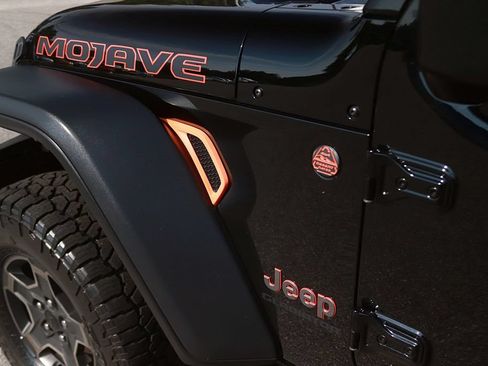 Used 2022 Jeep Gladiator Mojave w/ Cold Weather Group AWD/4WD image 10