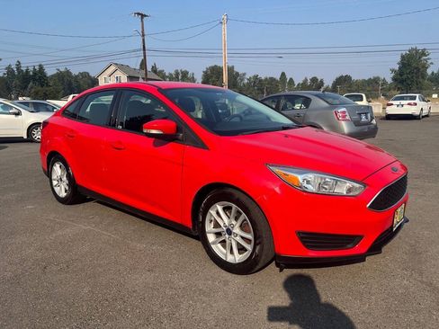 Used 2015 Ford Focus SE FWD image 25
