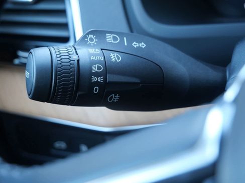 Used 2025 Volvo XC90 T8 Plus w/ Protection Package Premier image 23