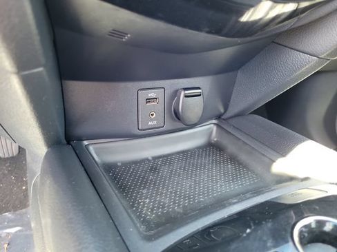 Used 2016 Nissan Rogue SV FWD image 31