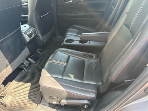Used 2019 Toyota Highlander SE AWD/4WD image 6