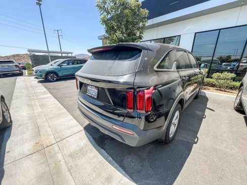 Certified 2023 Kia Sorento LX FWD image 10