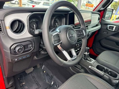 Used 2025 Jeep Wrangler Unlimited Sahara w/ Safety Group AWD/4WD image 24