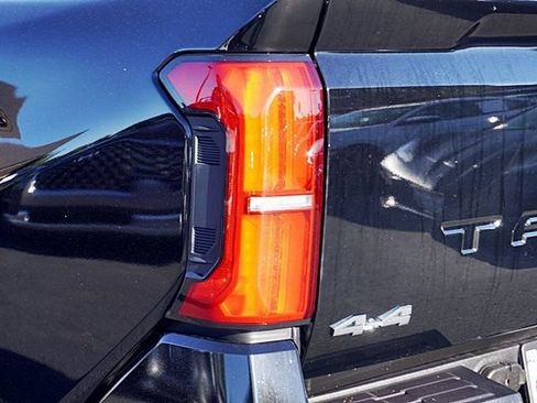 Used 2025 Toyota Tacoma SR5 AWD/4WD image 7