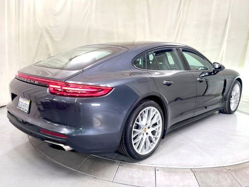 Used 2018 Porsche Panamera image 2