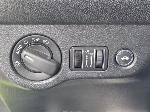 Used 2015 Dodge Challenger SRT Hellcat RWD image 27