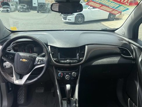 Used 2020 Chevrolet Trax LT w/ Redline Edition AWD/4WD image 12
