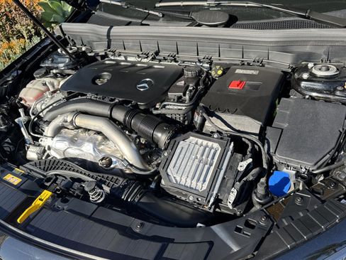 Used 2025 Mercedes-Benz GLB 250 image 5