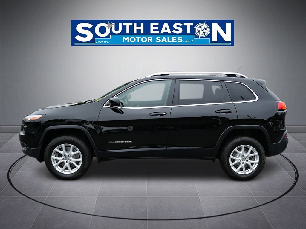 Used 2017 Jeep Cherokee Latitude w/ Cold Weather Group AWD/4WD image 7