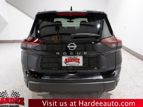 Used 2025 Nissan Rogue SV w/ SV Premium Package FWD image 4
