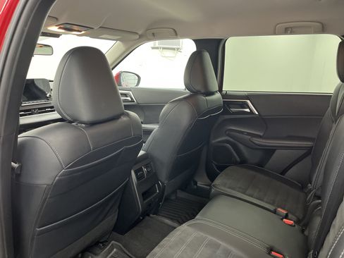 Used 2024 Mitsubishi Outlander SE Black Edition FWD image 15