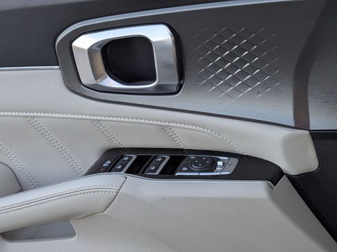 Certified 2023 Kia Sorento SX image 11