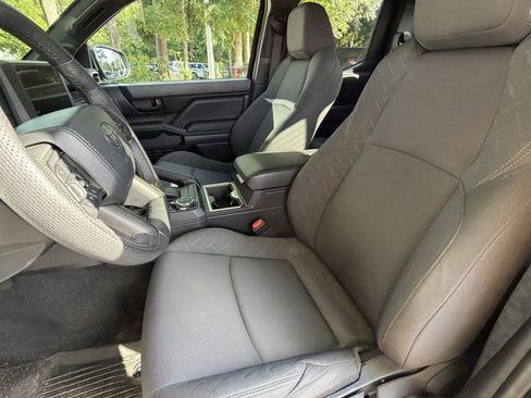 Used 2024 Toyota Tacoma SR5 AWD/4WD image 17