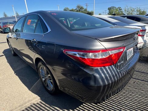 Used 2017 Toyota Camry SE image 6