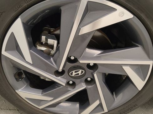 Used 2025 Hyundai Elantra Sport FWD image 31