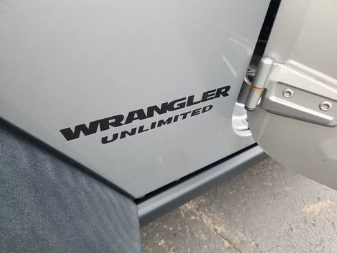 Used 2014 Jeep Wrangler Unlimited Rubicon w/ Connectivity Group AWD/4WD image 23