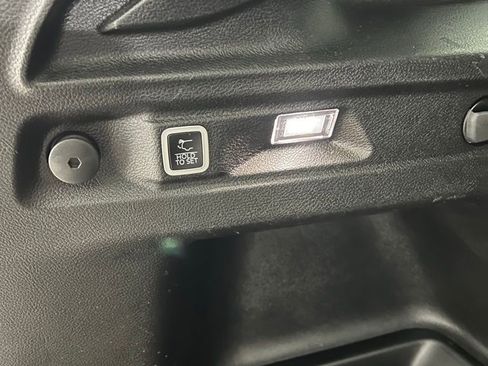 Used 2023 Jeep Grand Cherokee L Limited AWD/4WD image 12
