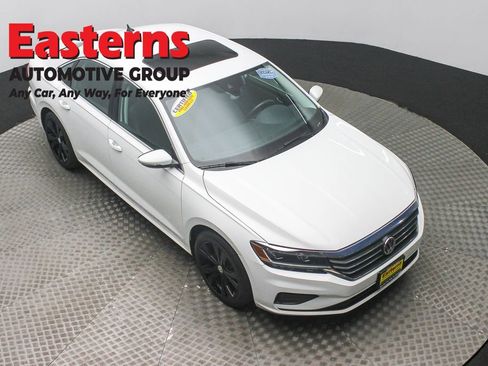 Used 2022 Volkswagen Passat 2.0T SE image 6