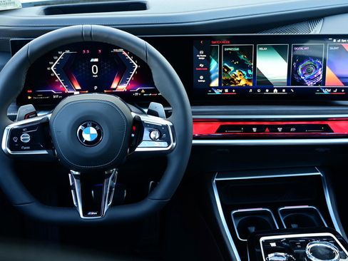 Used 2025 BMW 740i image 9