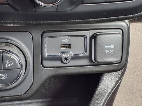 Used 2023 Jeep Renegade Trailhawk image 16